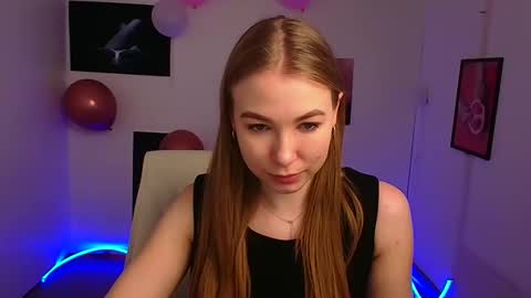 Snapshot of emilia_ilia chatting on 03.08.25 Emilia online show from 03.08.25