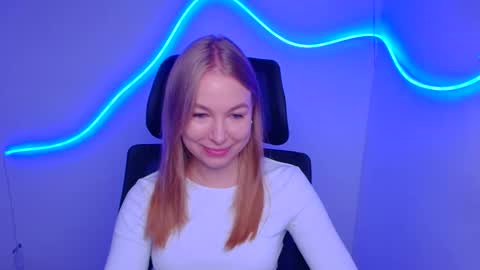 Snapshot of emilia_ilia chatting on 09.18.25 Emilia online show from 09.18.25