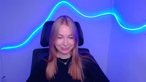 Snapshot of emilia_ilia chatting on 09.20.25 Emilia online show from 09.20.25