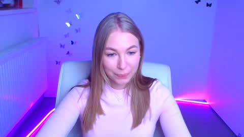 Snapshot of emilia_ilia chatting on 09.25.25 Emilia online show from 09.25.25