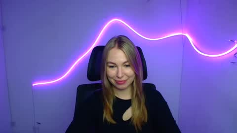 Snapshot of emilia_ilia chatting on 09.29.25 Emilia online show from 09.29.25
