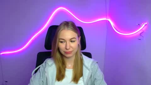 Snapshot of emilia_ilia chatting on 10.04.25 Emilia online show from 10.04.25