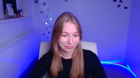 Snapshot of emilia_ilia chatting on 10.06.25 Emilia online show from 10.06.25