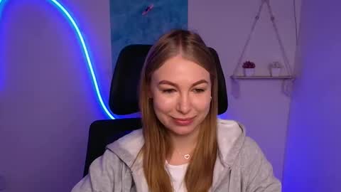 Snapshot of emilia_ilia chatting on 10.17.25 Emilia online show from 10.17.25