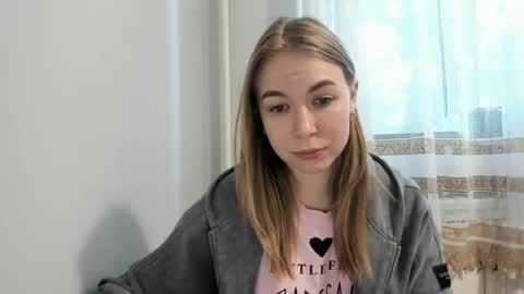 Snapshot of emilia_ilia chatting on 06.11.26 Emilia online show from 06.11.26
