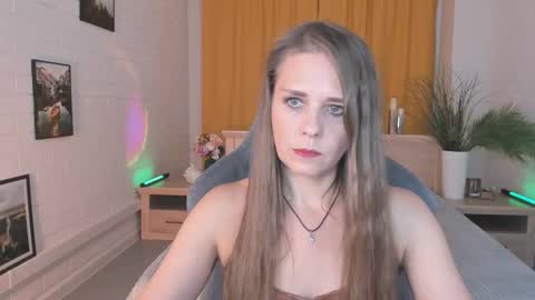 Snapshot of emiliabedy chatting on 09.15.25 Emilia Bedy online show from 09.15.25