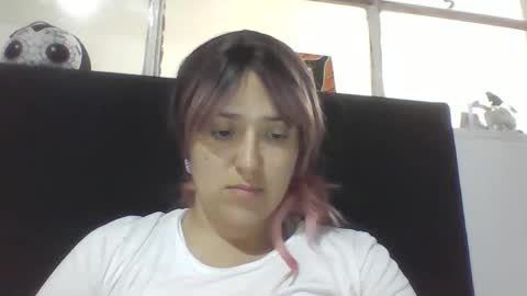 Snapshot of emiliahoney chatting on 12.17.25 emiliahoney online show from 12.17.25