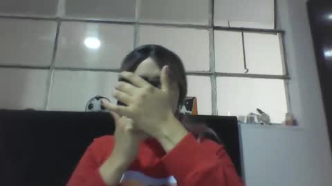 Snapshot of emiliahoney chatting on 12.18.25 emiliahoney online show from 12.18.25