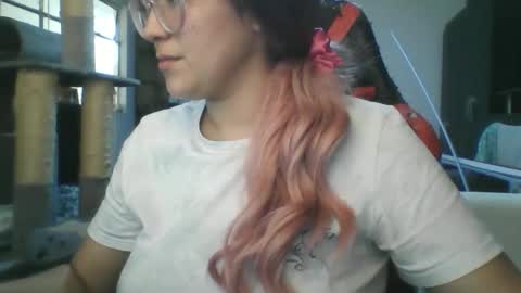 Snapshot of emiliahoney chatting on 12.21.25 emiliahoney online show from 12.21.25