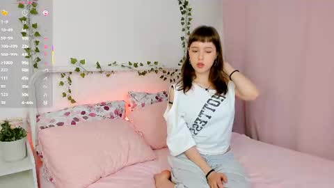 Snapshot of emiliahurrison chatting on 06.17.26 Call me Emilia next stream on Friday at 10 AM GMT online show from 06.17.26