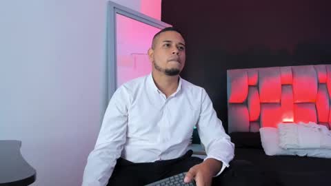 emilianoclarke online show from 09.11.25