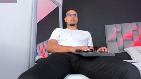 emilianoclarke online show from 09.13.25