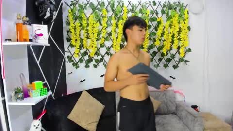 Snapshot of emilicollinss chatting on 12.04.24 EMILI AND GIN online show from 12.04.24