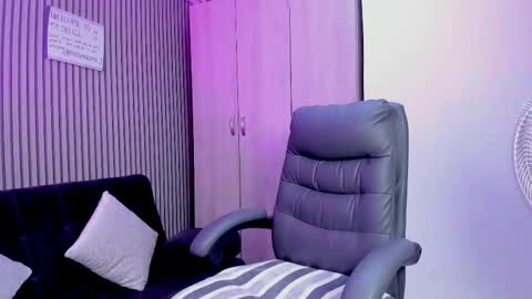 emilirosses online show from 10.23.25