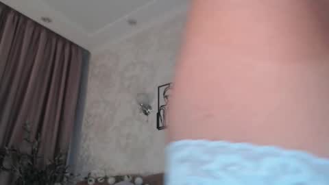 Snapshot of emilly_angel chatting on 09.23.25 Emily online show from 09.23.25