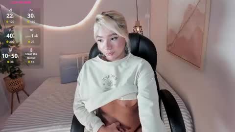 Snapshot of emilly_mell chatting on 06.13.26 emilly_mell online show from 06.13.26