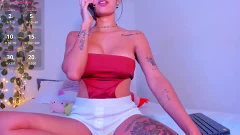 Snapshot of emillyhils1 chatting on 10.27.25 emilly online show from 10.27.25