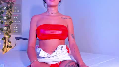 Snapshot of emillyhils1 chatting on 10.31.25 emilly online show from 10.31.25