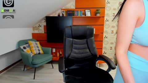 EmillyTaylor online show from 02.04.25