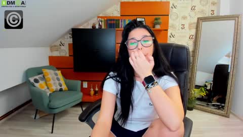 EmillyTaylor online show from 02.05.25