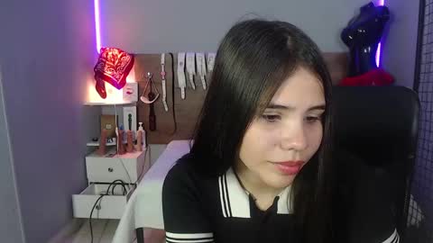 Snapshot of emily_beltonn chatting on 12.05.24 online show from 12.05.24