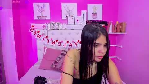 Snapshot of emily_beltonn chatting on 02.09.25 online show from 02.09.25