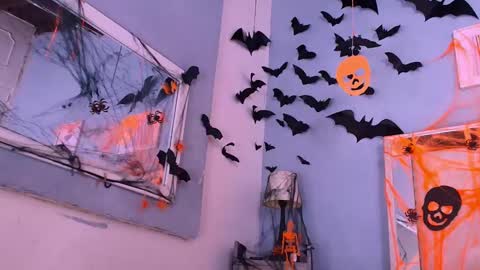 emily_castillo1_ online show from 10.27.25