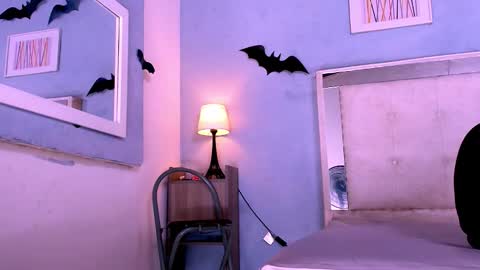 emily_castillo1_ online show from 11.24.25