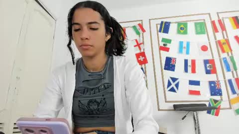 Snapshot of emily_gaviria1 chatting on 06.25.26 emily_gaviria1 online show from 06.25.26