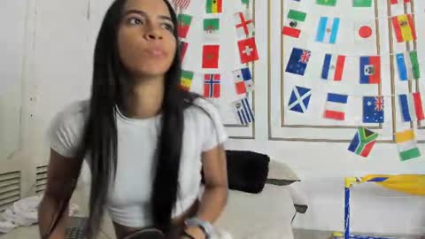 Snapshot of emily_gaviria1 chatting on 07.04.26 emily_gaviria1 online show from 07.04.26