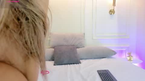Snapshot of emily_golden_ chatting on 07.13.26 online show from 07.13.26