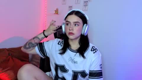 Snapshot of emily_lindey_ chatting on 02.11.26 Emily Lindey online show from 02.11.26