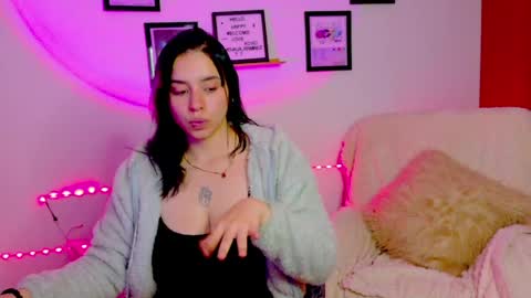 Snapshot of emily_lindey_ chatting on 06.01.26 Emily Lindey online show from 06.01.26