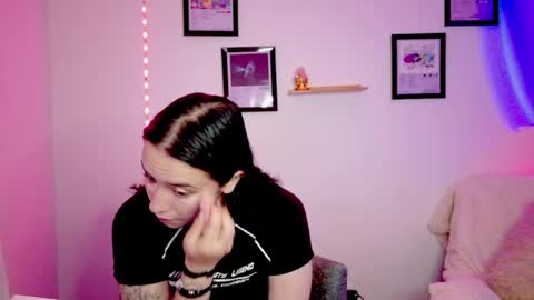 Snapshot of emily_lindey_ chatting on 06.17.26 Emily Lindey online show from 06.17.26