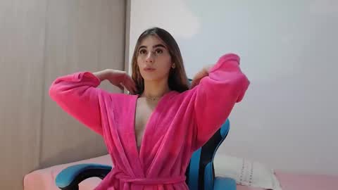 Snapshot of emily_mikelhot chatting on 04.01.26 emily_mikelhot online show from 04.01.26