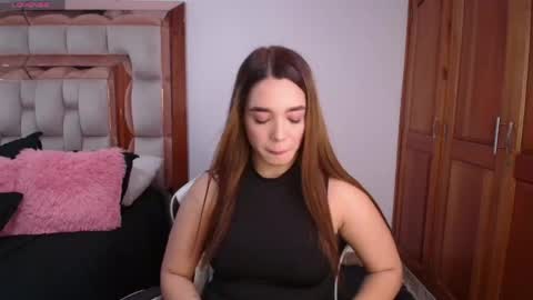 Snapshot of emily_poarch chatting on 05.10.26 emily online show from 05.10.26