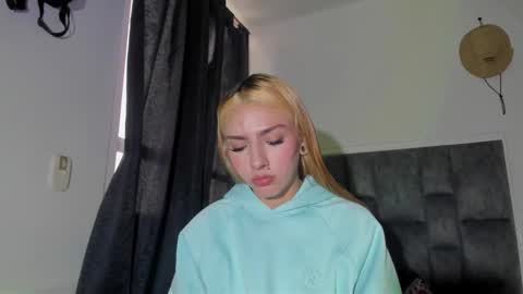 Snapshot of emily_pons chatting on 03.06.26 Emi online show from 03.06.26