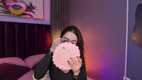 Snapshot of emily_roberts1 chatting on 12.21.25 Emily online show from 12.21.25