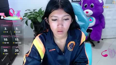 Snapshot of emily_rosse04 chatting on 04.10.26 online show from 04.10.26