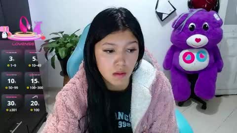 Snapshot of emily_rosse04 chatting on 04.17.26 online show from 04.17.26