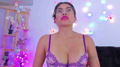 Snapshot of emily_sanderss1 chatting on 12.14.24 Emily online show from 12.14.24