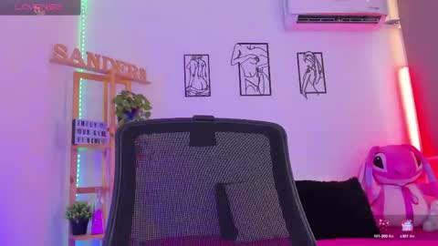 Snapshot of emily_sanderss1 chatting on 05.17.26 Emily online show from 05.17.26