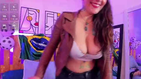 Snapshot of emily_sartre chatting on 06.12.26 Emilly online show from 06.12.26