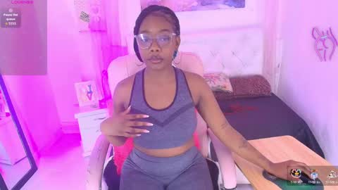 Snapshot of emily_smith21 chatting on 04.27.26 emily online show from 04.27.26