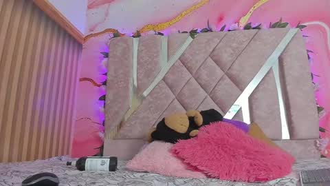 emily_velvet_ online show from 04.04.26