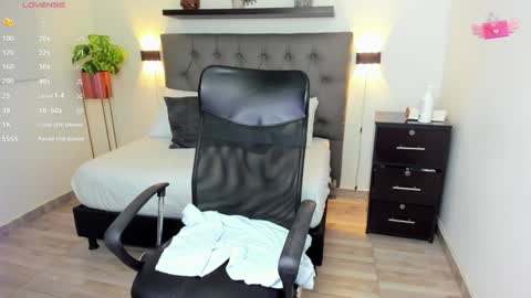 Snapshot of emily_villamil_ chatting on 12.02.24 Emi online show from 12.02.24