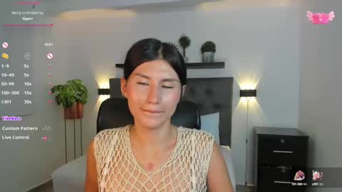 Snapshot of emily_villamil_ chatting on 01.13.25 Emi online show from 01.13.25