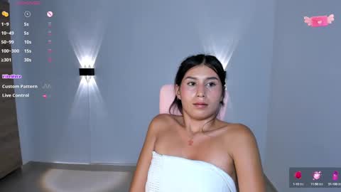 Snapshot of emily_villamil_ chatting on 02.11.25 Emi online show from 02.11.25