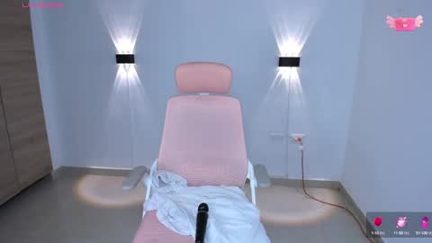 Snapshot of emily_villamil_ chatting on 03.11.25 Emi online show from 03.11.25