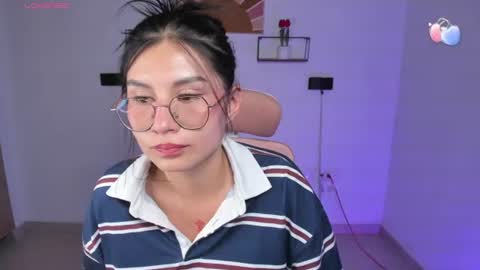 Snapshot of emily_villamil_ chatting on 06.26.26 Emi online show from 06.26.26